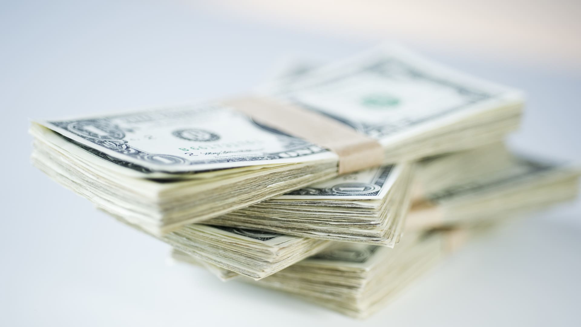 Here are 6 interest savings accounts offering 5% APY (or close to it)